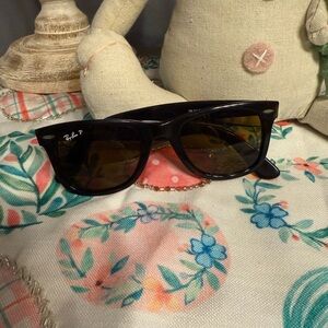 Ray-Ban Wayfarer Polarized Sunglasses